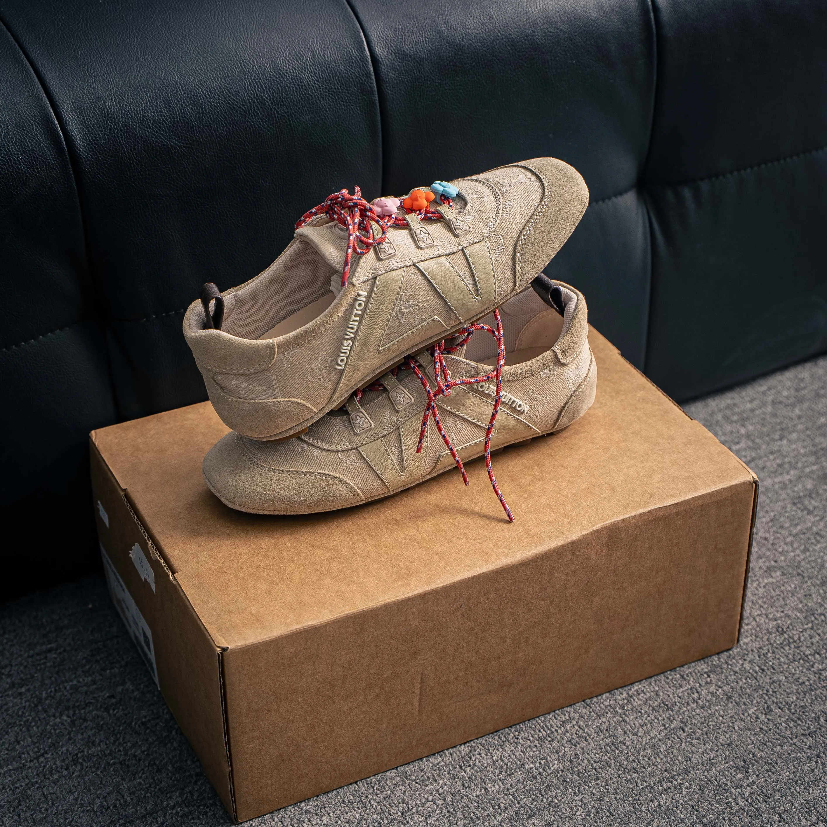# LV SNEAKERWA Sneakers LV Sneakenina Sneakers Cowhide Leather ， mono grammar Canvas LV ， Shoes